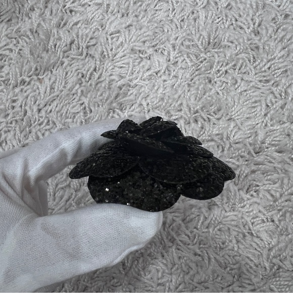 CHANEL Black Glitter Camelia - Picture 5 of 5